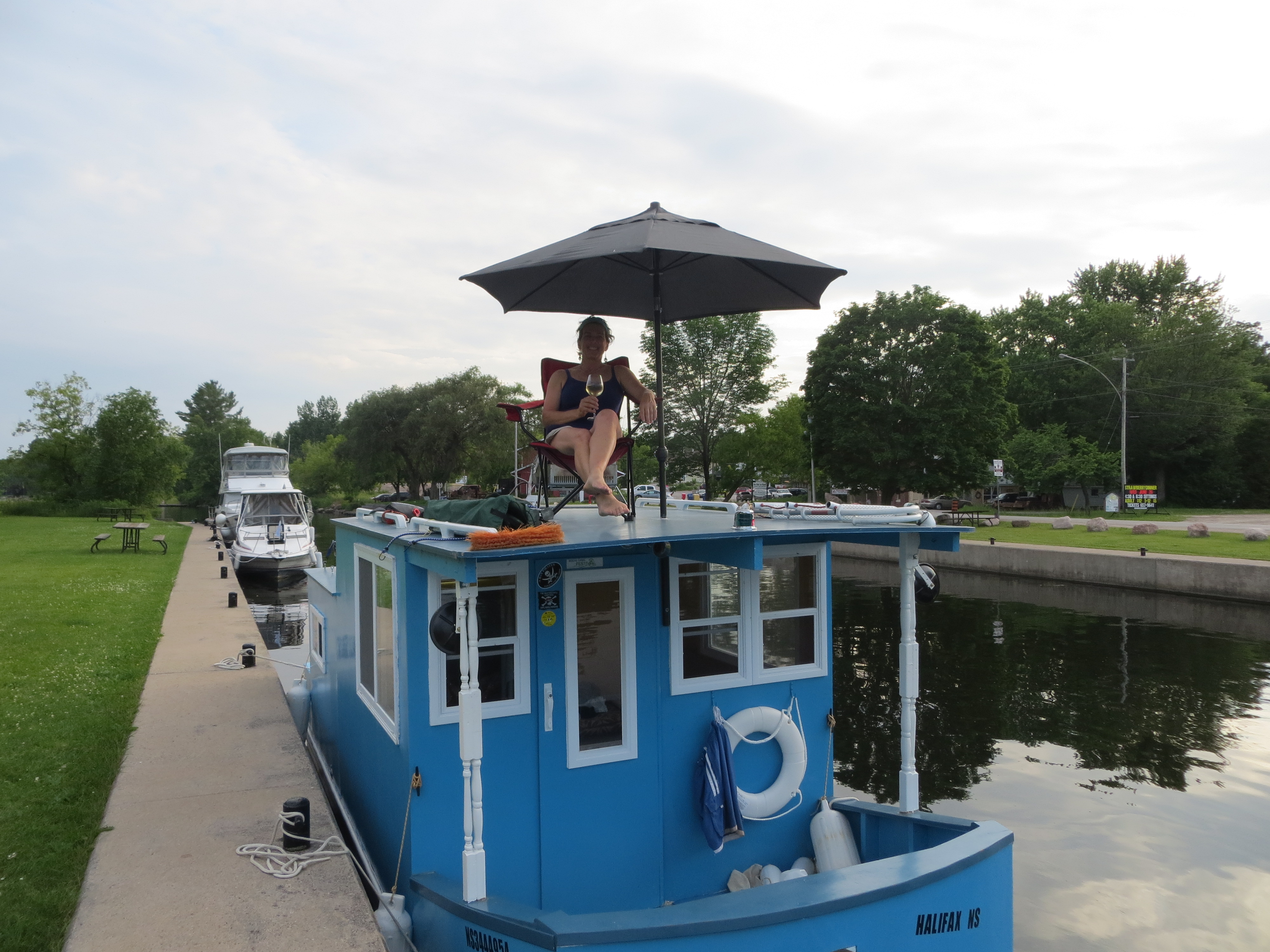 Delta Q Houseboat - Glen-L Marine